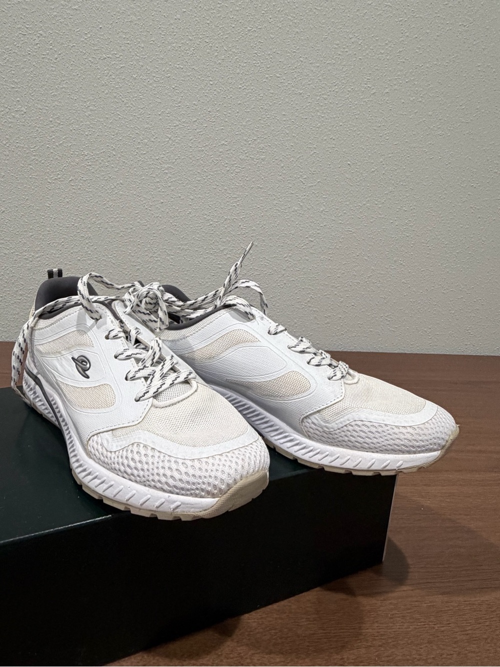 Easy Spirit See Hugs 2 Women’s White Walking Sneakers Size 8 – Comfort Shoes